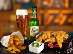 Aripioare picante + Cartofi + Sos alb + Doză suc sau bere